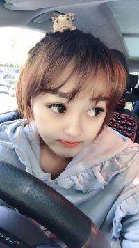 二十多岁，年轻漂亮，还很可爱